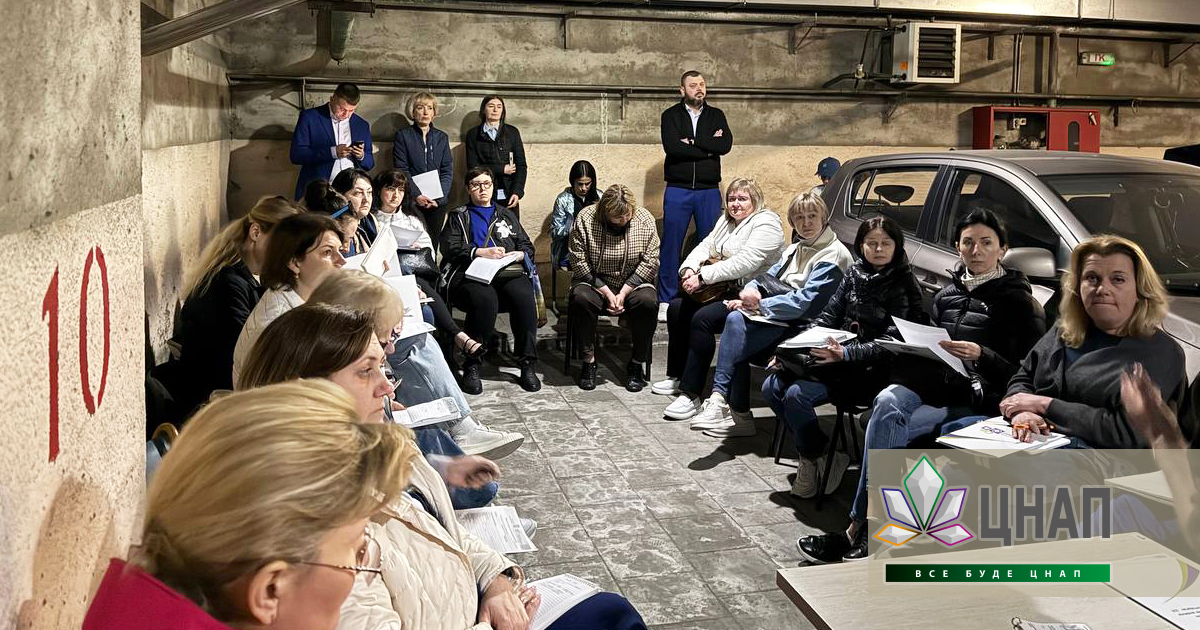 Семінар у ЦНАП Києва проходить в укритті — учасники обговорюють покращення послуг від реєстрації тварин до соцзахисту ВПО