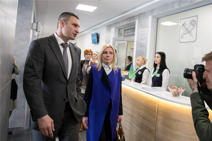 24 квітня у Харкові відбулось засідання правління Асоціації міст України за участі Віталія Кличка і Володимира Гройсмана. 