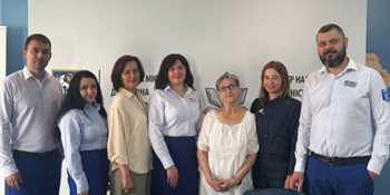 Адміністратори київського ЦНАПу розпочали новий курс поглибленого вивчення жестової мови
