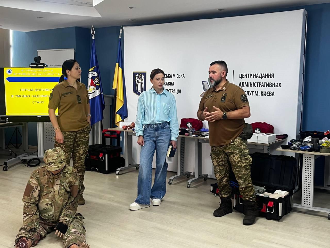 Адміністратори ЦНАП проходять навчання з надання домедичної допомоги в умовах воєнного стану.