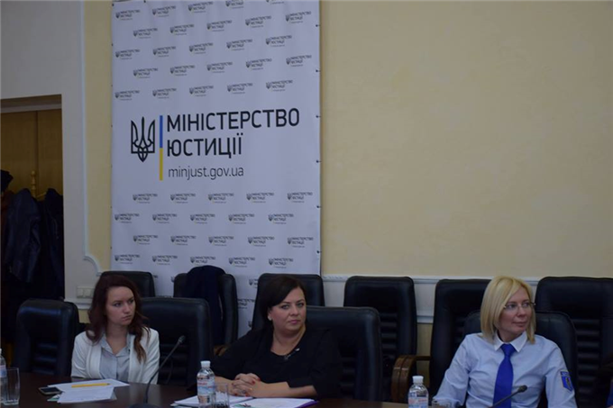 круглий стіл